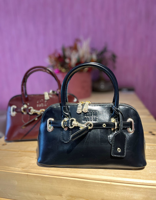 کیف مشکی میومیو