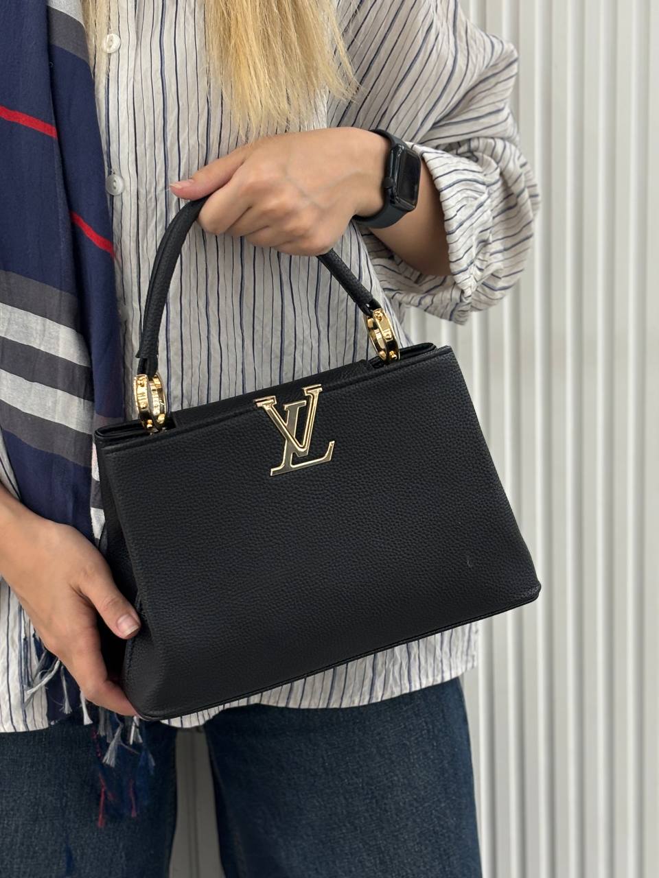 ال وی مجلسی مشکی